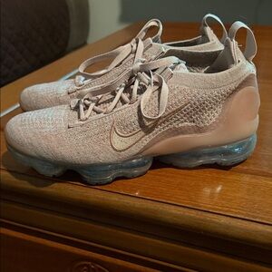 Nike VaporMax Flyknit Sneakers - Blush Pink